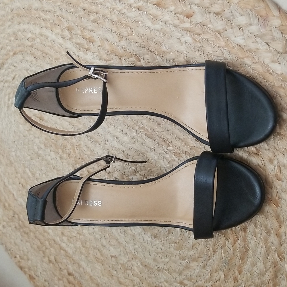 Black express heels sz 6